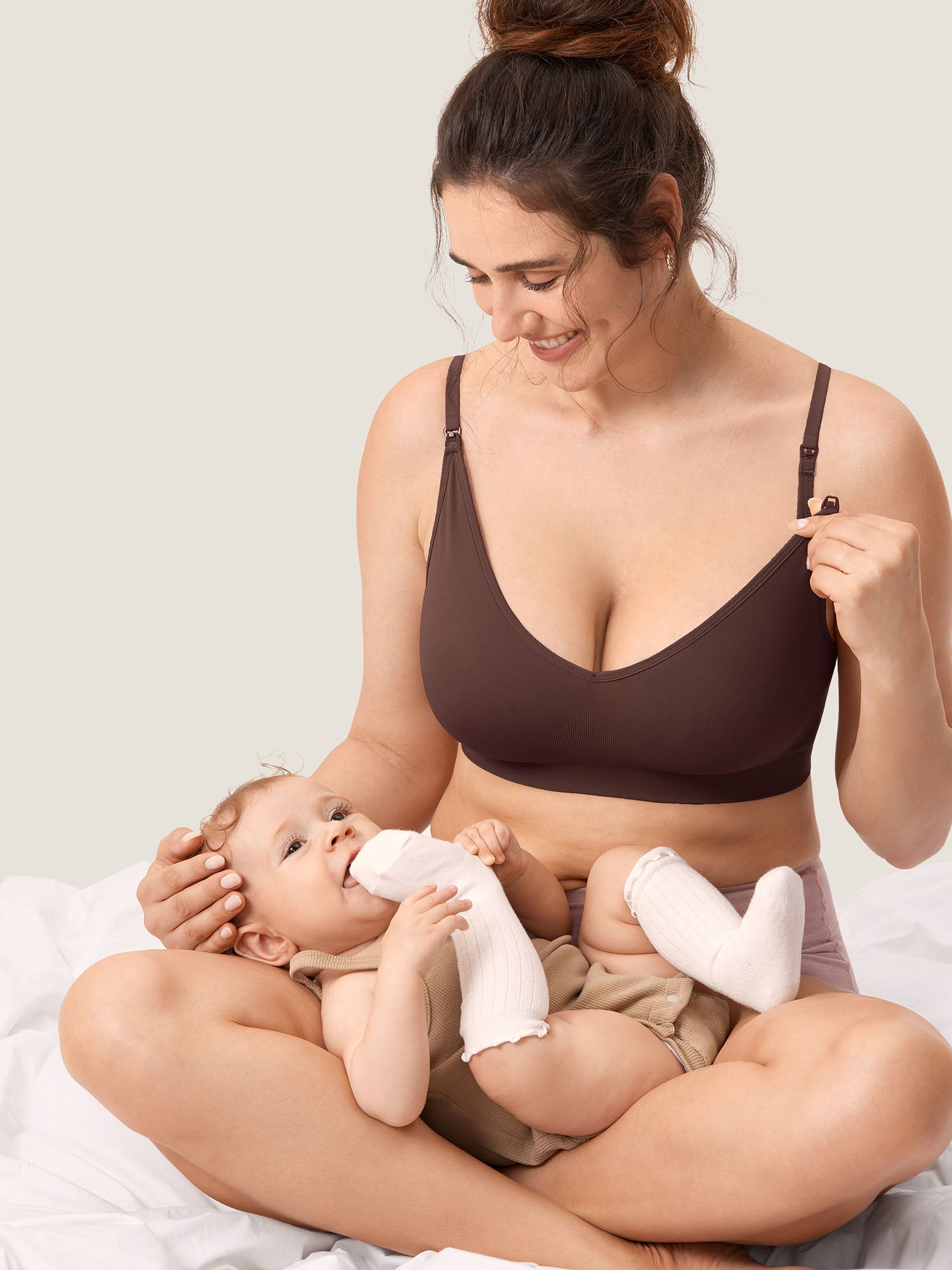 MOMANDA Women's Seamless Soft Knit Nursing Bra Beige