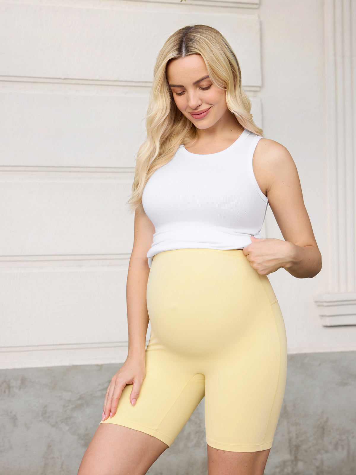 Natrelax® Seamless-Front Maternity Shorts 6"