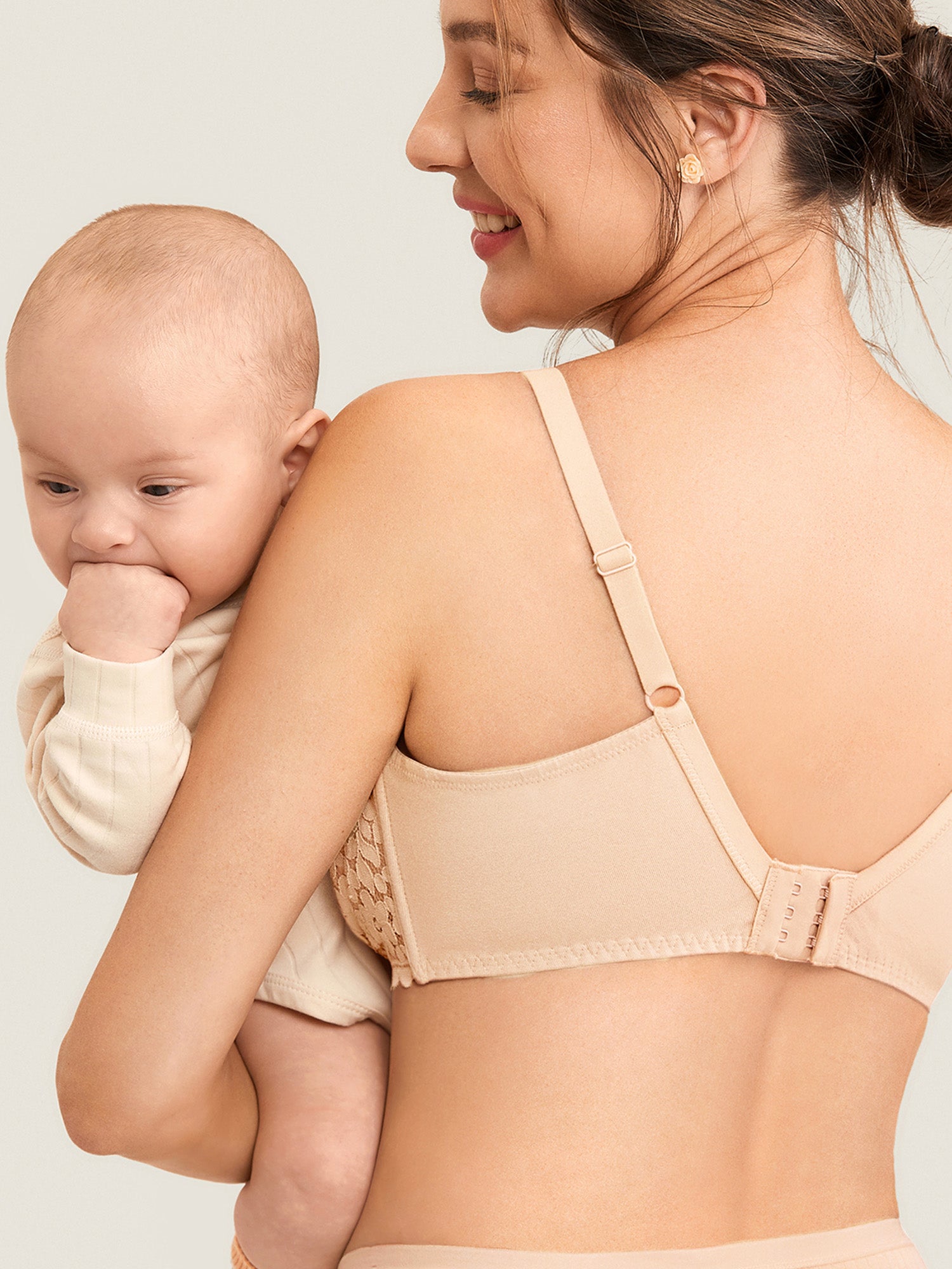 MOMANDA Women's Lace Hands Free Pumping Bra Beige