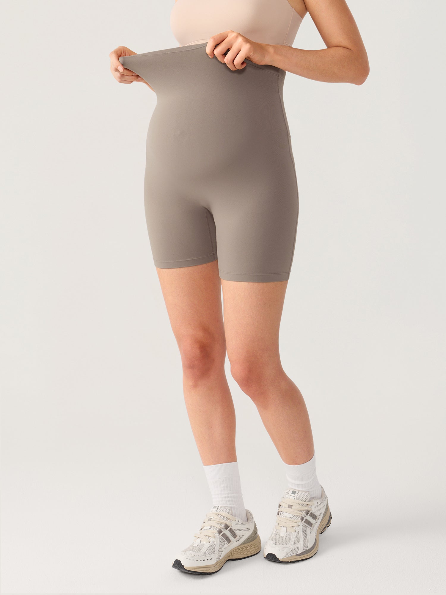 Natrelax® Seamless-Front Maternity Shorts 6"