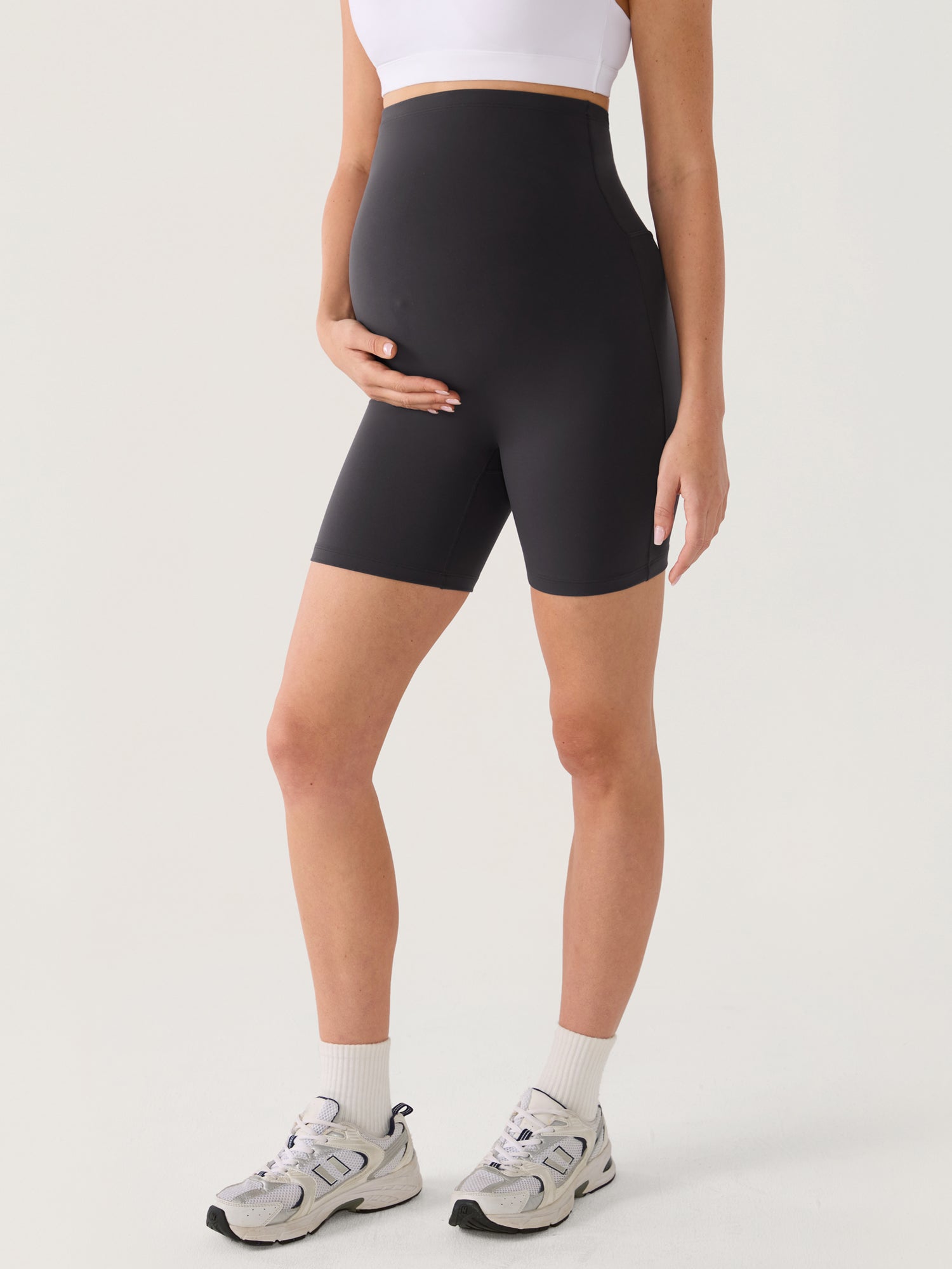 Natrelax® Seamless-Front Maternity Shorts 6"
