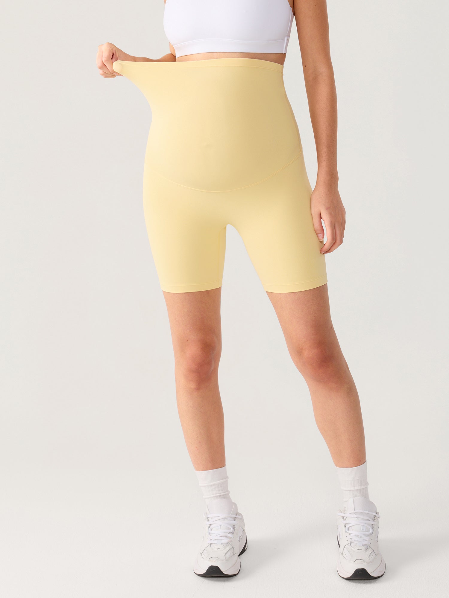 Natrelax® Seamless-Front Maternity Shorts 6"